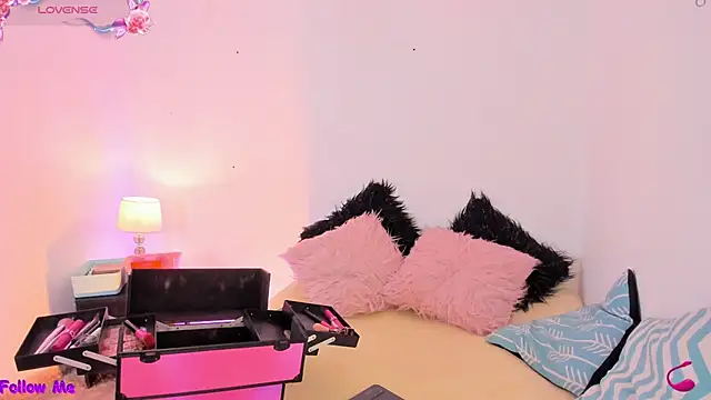 SophieRossi online show from November 11, 2025, 4:12 am