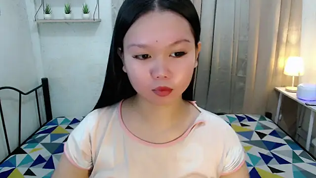 Snapshot of Vivorey_Leighn chatting on September 18, 2025, 4:36 am Vivorey Leighn online show from September 18, 2025, 4:36 am