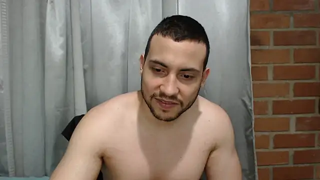 Snapshot of Armando_2002 chatting on August 6, 2026, 12:01 am Armando 2002 online show from August 6, 2026, 12:01 am