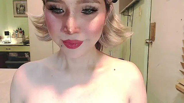 Ezradeliciosa online show from May 11, 2026, 1:00 am