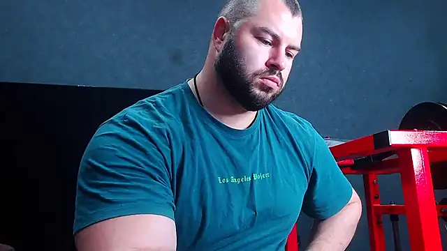 Snapshot of muscularjohnforuX chatting on May 5, 2026, 8:55 am muscularjohnforuX online show from May 5, 2026, 8:55 am