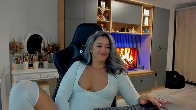 Claire95  online show from April 20, 2026, 5:21 am