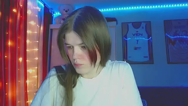 Snapshot of Klementa chatting on April 11, 2026, 6:45 pm Klementa online show from April 11, 2026, 6:45 pm