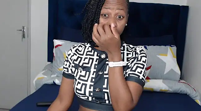 QUEENMANDYY online show from March 17, 2025, 2:30 am