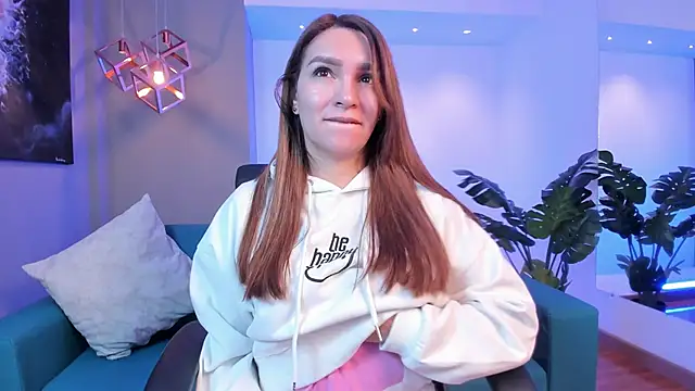 miataylorr1 online show from November 22, 2025, 11:42 am