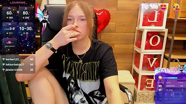 Snapshot of _fiona_Love chatting on March 10, 2025, 9:18 pm  fiona Love online show from March 10, 2025, 9:18 pm