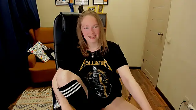 Snapshot of _fiona_Love chatting on May 16, 2026, 7:56 pm fiona Love online show from May 16, 2026, 7:56 pm