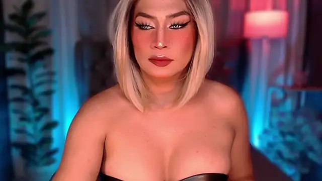 Snapshot of QUEEN_GIAMOORE69 chatting on February 13, 2026, 9:44 pm QUEEN GIAMOORE69 online show from February 13, 2026, 9:44 pm