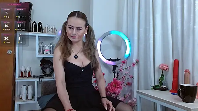 Snapshot of magenta_maturr chatting on September 14, 2025, 1:32 pm magenta maturr online show from September 14, 2025, 1:32 pm