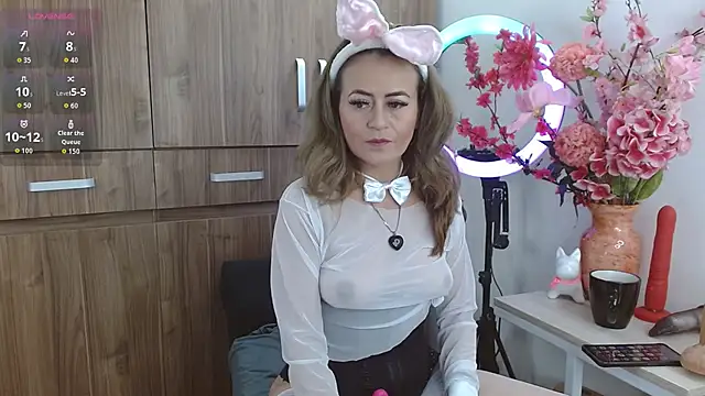 Snapshot of magenta_maturr chatting on October 31, 2025, 8:32 pm magenta maturr online show from October 31, 2025, 8:32 pm