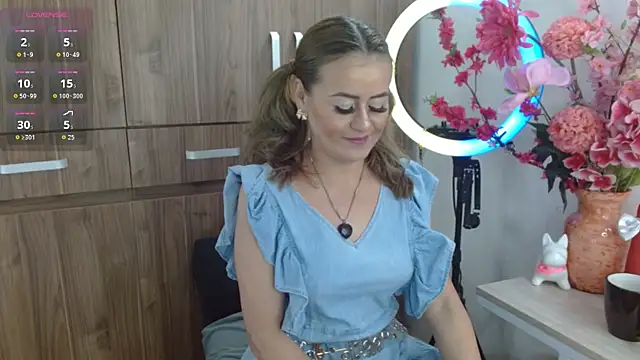 Snapshot of magenta_maturr chatting on November 4, 2025, 5:34 pm magenta maturr online show from November 4, 2025, 5:34 pm