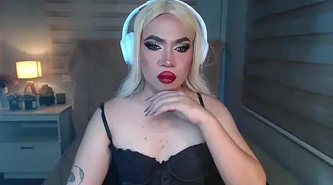 Snapshot of RebecaNextToYou chatting on March 7, 2025, 5:28 pm RebecaNextToYou online show from March 7, 2025, 5:28 pm