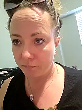 julimonroe online show from March 22, 2026, 12:14 am