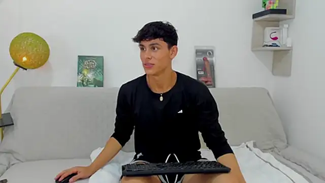 logan thomas online show from November 9, 2025, 2:26 pm