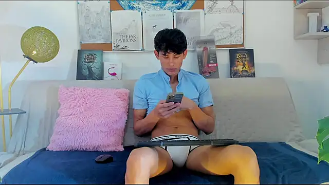 Snapshot of logan_thomas chatting on June 29, 2026, 6:19 pm logan thomas online show from June 29, 2026, 6:19 pm