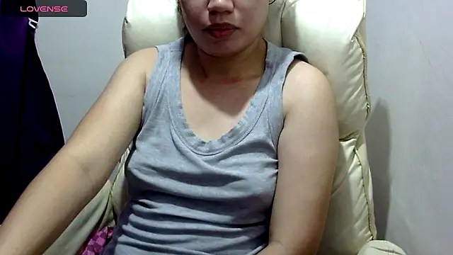    zurIII09  online show from December 13, 2025, 10:37 pm