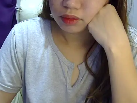    zurIII09  online show from April 12, 2026, 8:14 pm