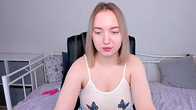 Shy AnnaCutie online show from February 17, 2025, 5:36 am