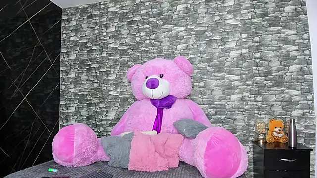 HeidyWillss online show from February 17, 2025, 7:21 pm