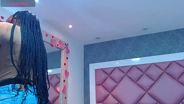 DanielaDuff online show from April 17, 2026, 7:28 pm