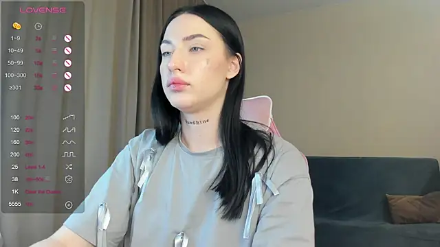 JenniferQueen11 online show from January 9, 2025, 9:16 pm