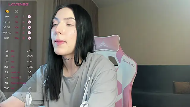 JenniferQueen11 online show from January 10, 2025, 7:54 pm