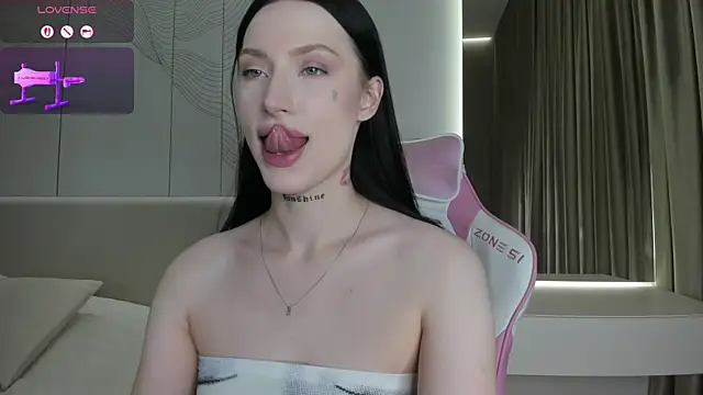 JenniferQueen11 online show from July 10, 2026, 6:21 pm