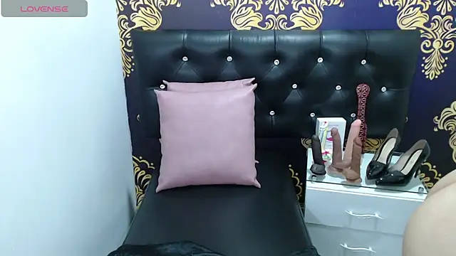 greatASS Latina online show from October 7, 2025, 7:33 pm