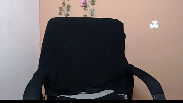 Snapshot of Hellensextits chatting on December 7, 2024, 9:39 am Hellensextits online show from December 7, 2024, 9:39 am