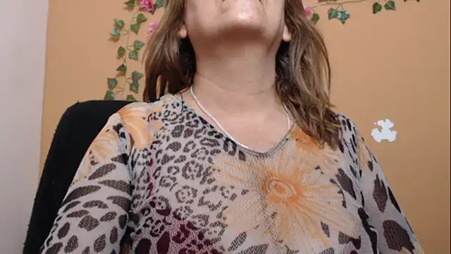 Snapshot of Hellensextits chatting on December 15, 2024, 10:39 am Hellensextits online show from December 15, 2024, 10:39 am