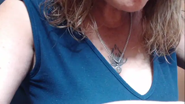 Snapshot of Hellensextits chatting on February 2, 2025, 5:04 pm Hellensextits online show from February 2, 2025, 5:04 pm