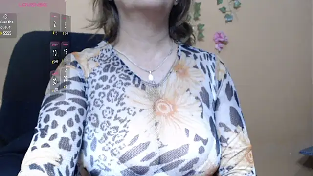 Snapshot of Hellensextits chatting on March 18, 2025, 3:31 am Hellensextits online show from March 18, 2025, 3:31 am