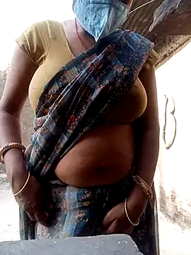 Snapshot of Lattika-Bhabhi chatting on February 24, 2025, 11:21 am Lattika-Bhabhi online show from February 24, 2025, 11:21 am