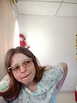 lorenitabella online show from May 18, 2026, 8:14 pm
