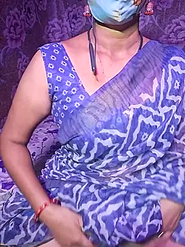 Snapshot of XBHUUME chatting on October 4, 2025, 5:00 pm XBHUUME online show from October 4, 2025, 5:00 pm