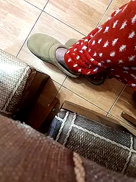 feet toes online show from February 27, 2025, 5:34 am