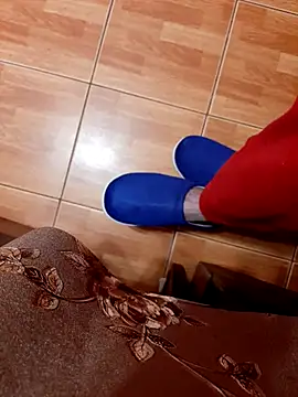 feet toes online show from October 16, 2025, 4:57 am