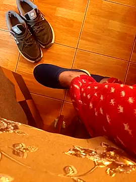 feet toes online show from October 31, 2025, 5:30 am