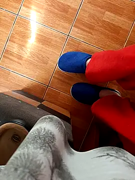 Snapshot of feet_toes chatting on May 18, 2026, 5:13 am feet toes online show from May 18, 2026, 5:13 am