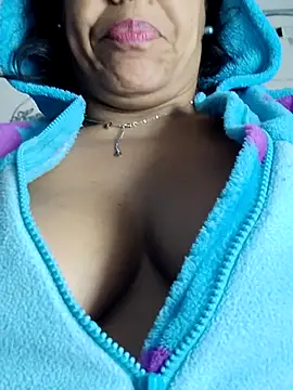 Molly newman6 online show from February 6, 2025, 6:24 pm