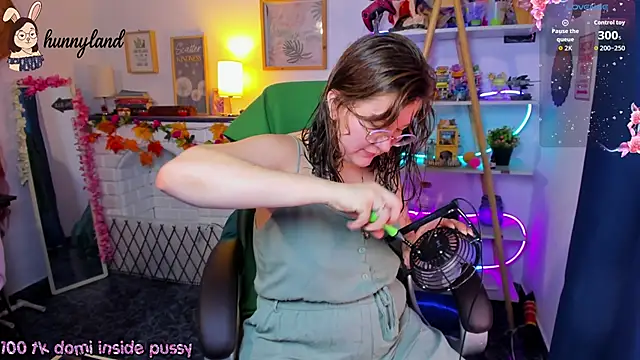 HunnyyLove online show from February 17, 2026, 2:57 pm