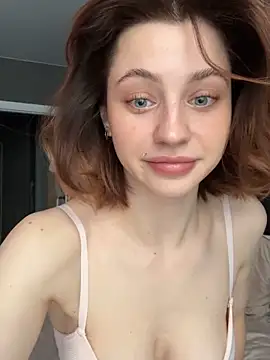 Snapshot of Camilla_Railian chatting on October 2, 2025, 10:22 am Camilla Railian online show from October 2, 2025, 10:22 am