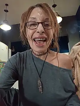 Snapshot of FrozenWaffle chatting on July 8, 2026, 4:33 pm FrozenWaffle online show from July 8, 2026, 4:33 pm