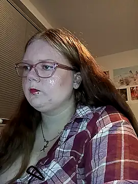 Snapshot of Merle18 chatting on September 13, 2025, 6:29 pm Merle18 online show from September 13, 2025, 6:29 pm