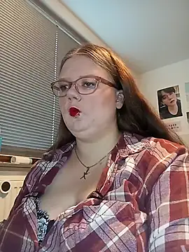 Snapshot of Merle18 chatting on September 14, 2025, 5:01 pm Merle18 online show from September 14, 2025, 5:01 pm