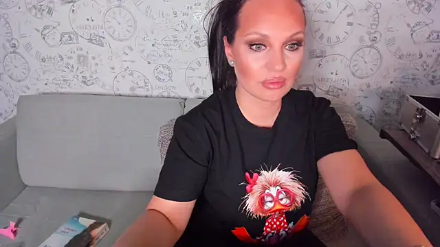 Snapshot of LondonBadGirl chatting on April 22, 2026, 8:54 pm LondonBadGirl online show from April 22, 2026, 8:54 pm
