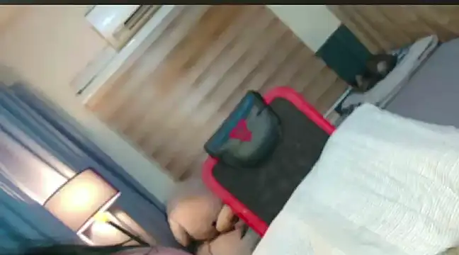 Snapshot of bella_maxwel chatting on January 19, 2025, 5:15 am bella maxwel online show from January 19, 2025, 5:15 am