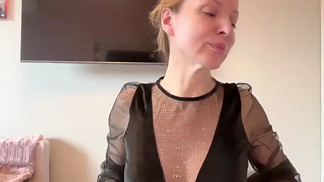 RachellAmazing online show from March 5, 2025, 1:39 pm