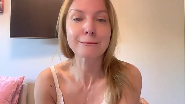 RachellAmazing online show from March 19, 2025, 9:49 am