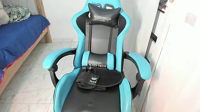 Lunastar02 online show from March 14, 2025, 12:40 pm